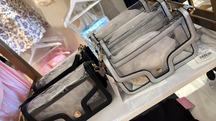 WHITE ENVELOPE SHOULDER CLEAR PURSE